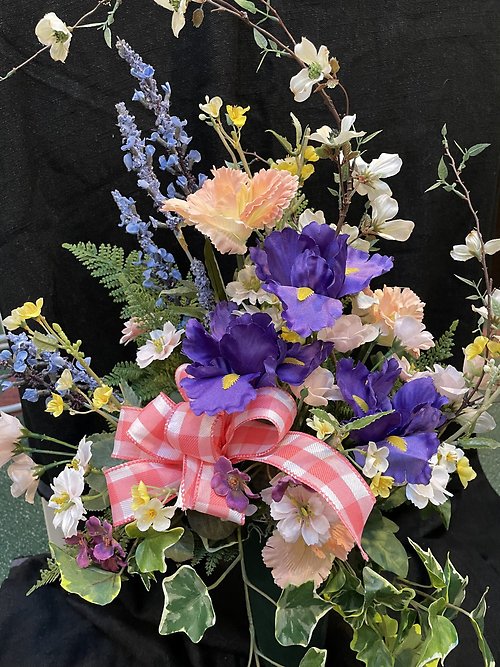 GRAVE CONE SPRING IRIS