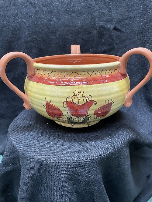 LOW PROFILE PRIMITIVE COUNTRY URN VASE