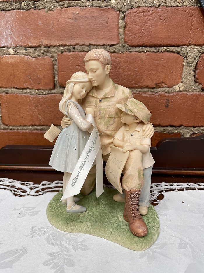 Military Dad Statue