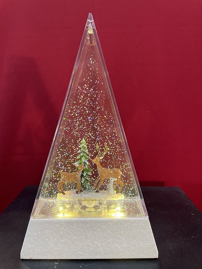 Modern triangle Waterglobe