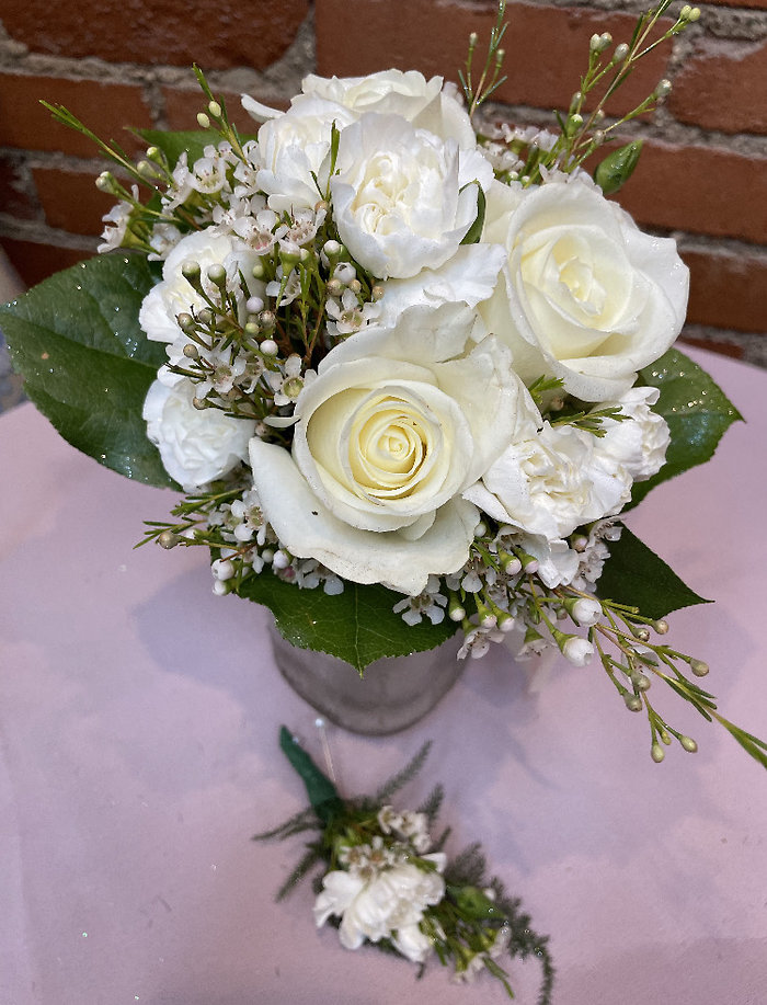 Cute with Carns Handheld Bouquet