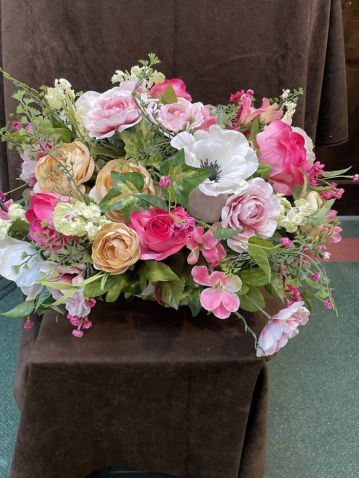 ELEGANT ROSE CENTERPIECE $95