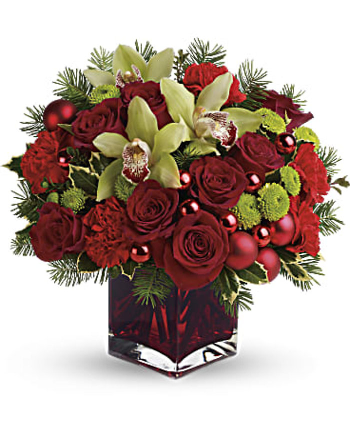 Teleflora\'s Merry Glow Bpuquet