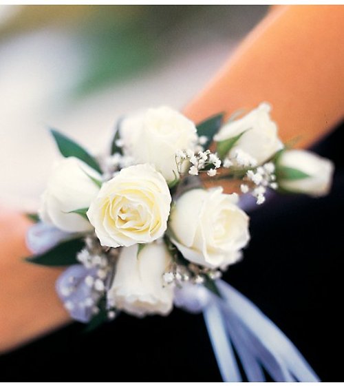Seven White Spray Rose Wristlet