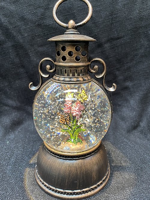 LIGHTED MONARCH WATER GLOBE