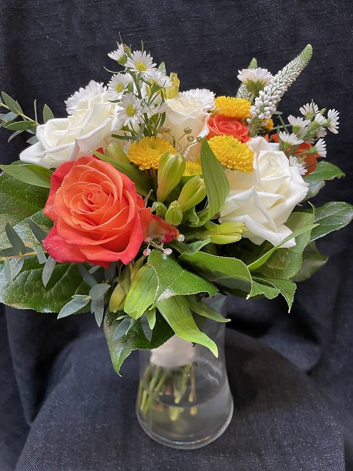 MEDIUM HANDHELD BOUQUET WITH CRYSTAL ACCENTS